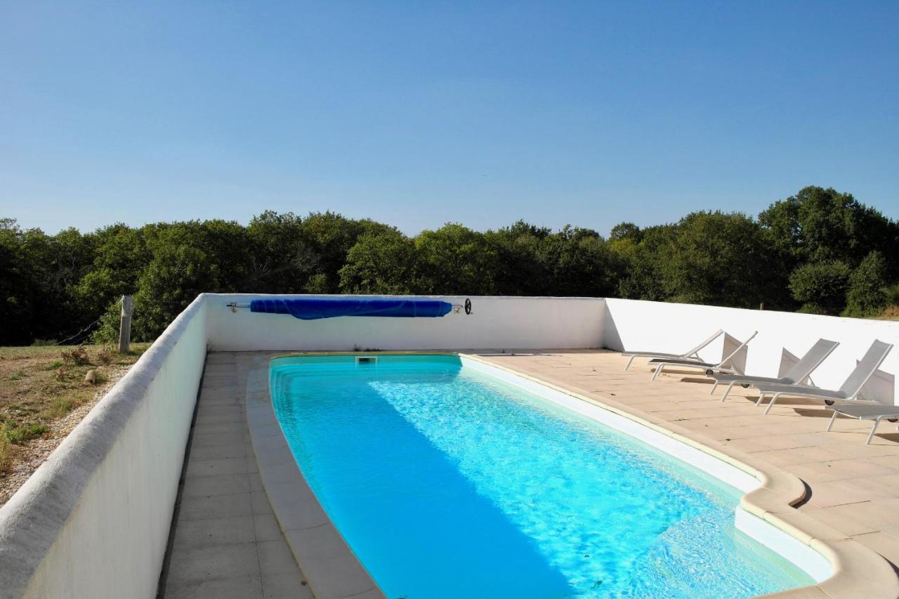 Maison Pour 4 A La Campagne Avec Piscine Commequiers Luaran gambar