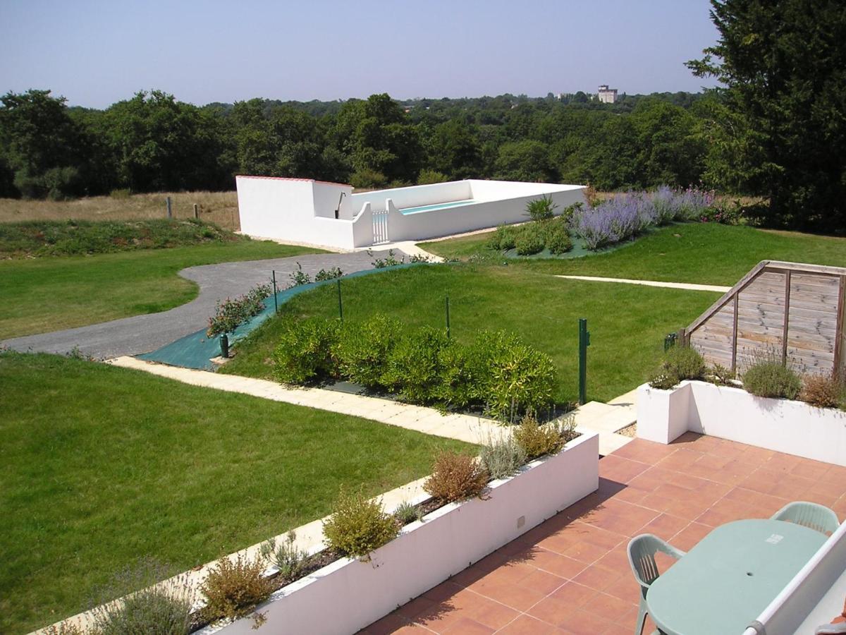 Maison Pour 4 A La Campagne Avec Piscine Commequiers Luaran gambar